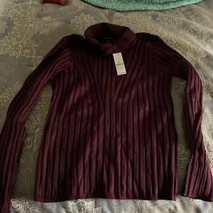 White House Black Market  large ribbed turtleneck Burgandy NWT